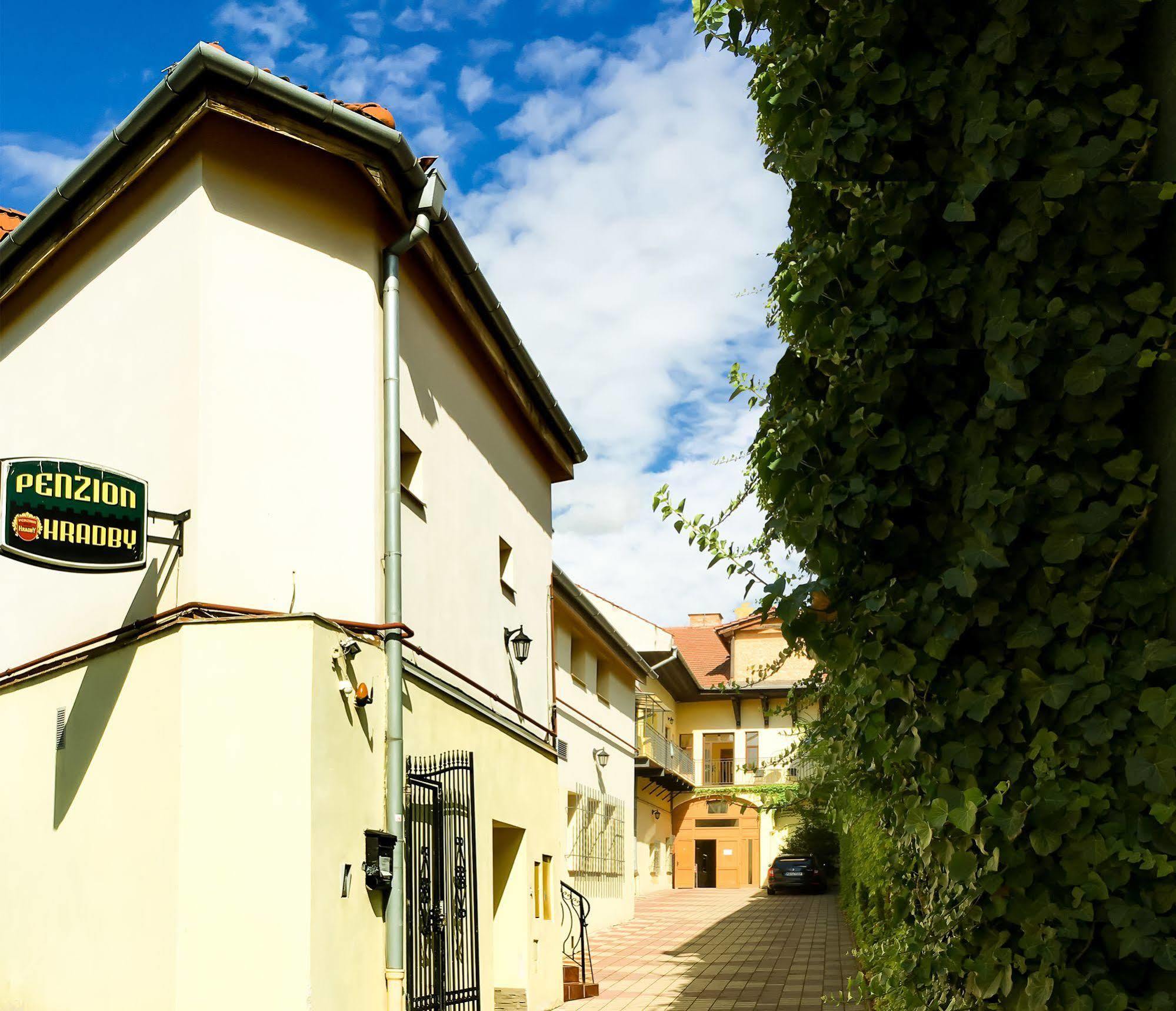 Penzion Hradby Hotel Eperjes Kültér fotó